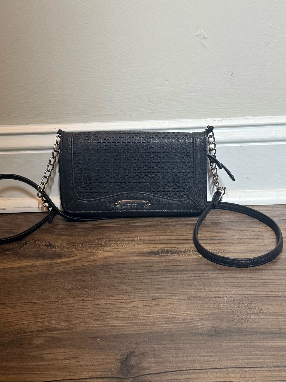Nicole Miller Black Woven-Texture Crossbody Wallet